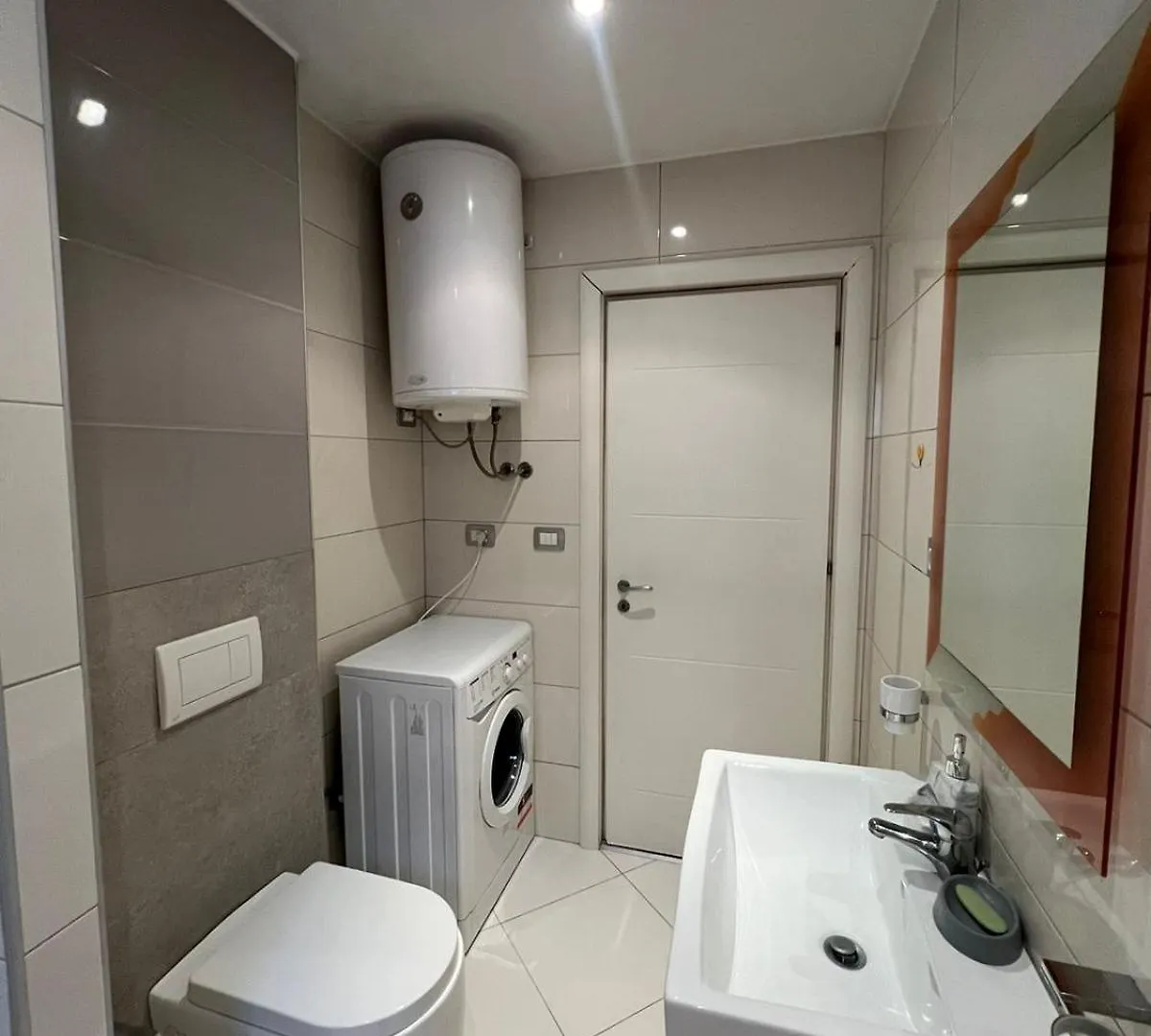 Apartment Sweet Luxury Tirana 0*,