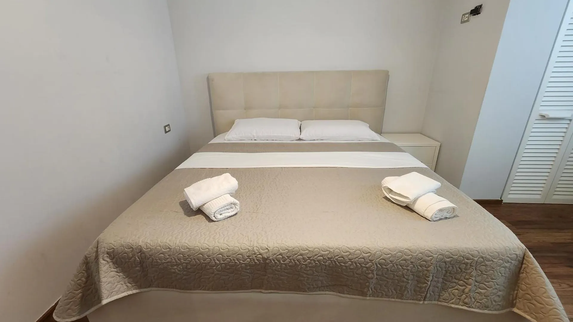 Apartment Sweet Luxury Tirana 0*,
